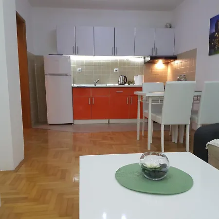 Anastasija - Stan Na Dan Banja Luka